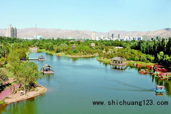 植物园风景如画，山水园林景观尽显。（丹妮摄）x.jpg